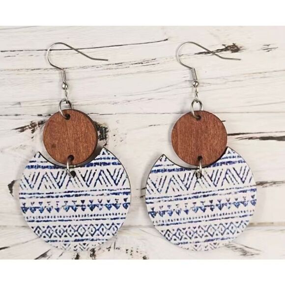 NWT Boho Wooden Blue White Aztec Design Dangle Hook Earrings - Picture 1 of 3